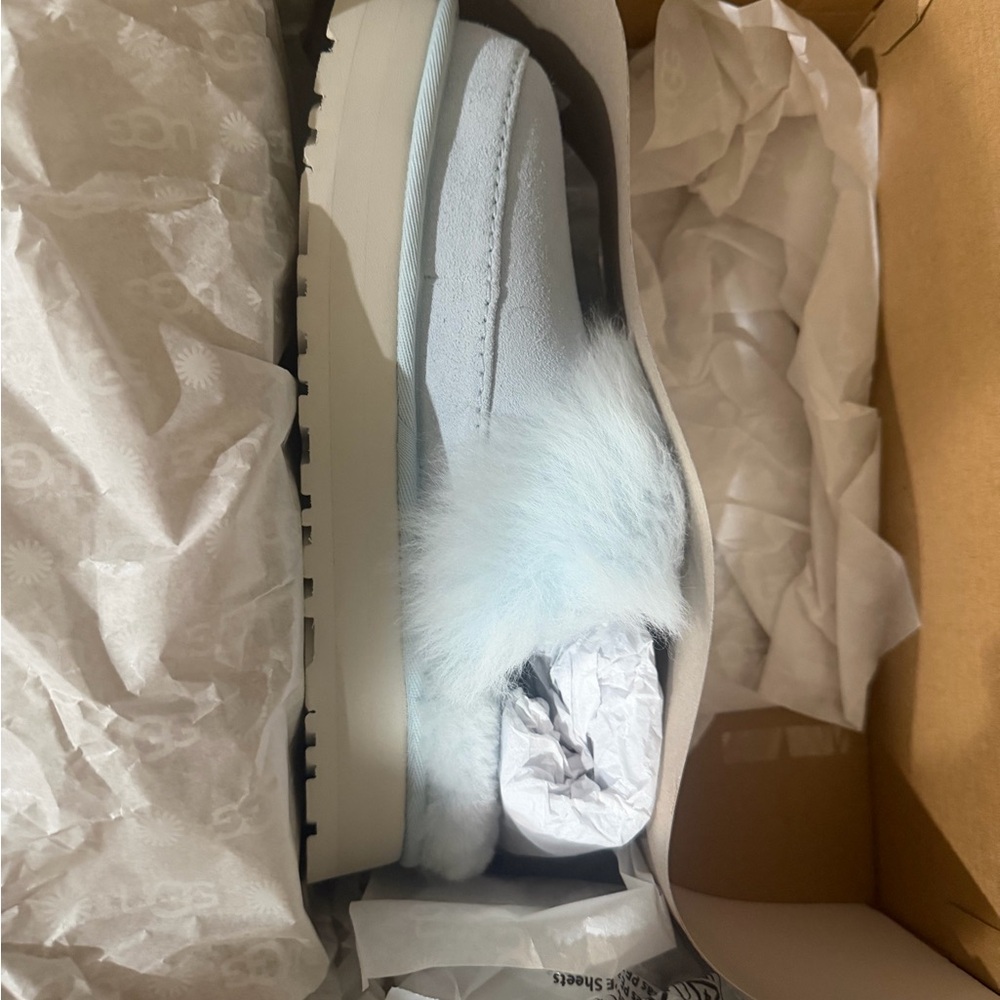 UGG Sky Blue Disquette Chalet Shoes! - Picture 11 of 11